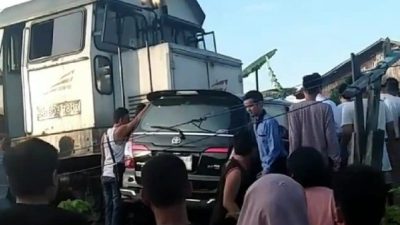 Ditabrak Kereta Api, Sopir Inova Luka-luka