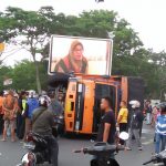 Hindari Pemeriksaan Petugas, Truk Terguling di Batusangkar