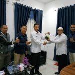 Kadis Kominfo Terima Buku “Malanca jo Mak Uniang”