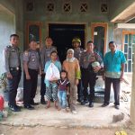 Jumat Sedekah, Kapolres Tanah Datar Antar Sembako Untuk Warga Kurang Mampu