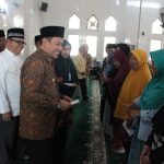 Walikota Bukittinggi Bagi bagi Sembako buat Rakyat tak Mampu