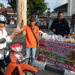 Komunitas Wartawan Sawahlunto Bagi Takjil
