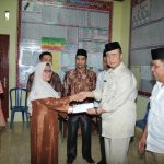 Keluarga 2 Anggota KPPS Padang Pariaman Wafat Terima Santunan