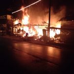 Dua Rumah Semi Permanen Dilalap Si Jago Merah