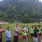 Kapolda Beri Bantuan Bola Kaki di Sawahlunto