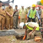 Gubernur Letakan Batu Pertama Pembangun Masjid Baru Kantor Gubernur