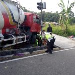 Ditabrak Truk Kapsul dari Belakang, Pengojek Muhimin Zainuddin Tewas
