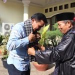 Dari Solok, Setandan Pisang dan Sarung “Dukungan” Untuk Irjen Pol. Fakhrizal