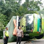 Truk Hino “Tergaing” di Jurang Silaing