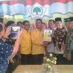 YB Dt Parmato Alam Serahkan Formulir Bacalon Kada ke DPD Partai Golkar