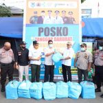 Pengusaha Kuliner  H. Nusyirwan Bantu 220 Paket  Makanan Buat Tim Gugus Covid 19