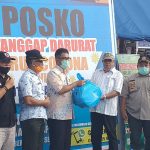 Pengusaha Kuliner H. Wan Martabak Berikan 220 Paket Makanan dan Minuman  Buat Petugas Posko Covid19