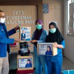 Dukung Tenaga Medis Rezka Oktoberia Bagikan APD Set Se- Kabupaten Limapuluh Kota