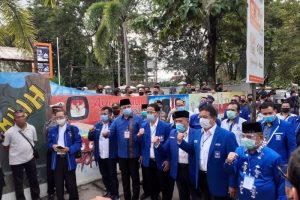 Mulyadi dan Ali Mukhni Daftar ke KPU Sumbar