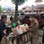 Razia Masker, Petugas Tangkap Pengendara Bawa Tuak 6 Jerigen