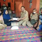 Bayi Lahir  Tak Normal, Camat Serahkan Bantuan Spontan