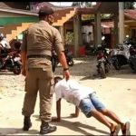 Warga Limapuluh Kota Dihukum Push Up
