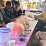 Personel Satgas Pra TMMD Ke 111 Kodim 0306/50 Kota Isi Waktu Istirahat Dengan Bercengkerama