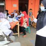 Aksi Camat Payakumbuh Utara Dalam Menyemangati Warga Ikut Vaksinasi, Terharu Dengan Lansia
