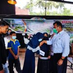 Armen Faindal Apresiasi Alumni SMP 1-’77, Bagikan Bantuan Pendidikan Bagi Anak Tidak Mampu