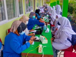 Siswa SMAN 4 Payakumbuh Ikuti Vaksinasi Covid-19 Di Sekolah, Kadis Bakhrizal : Asal Ada Izin Orang Tua