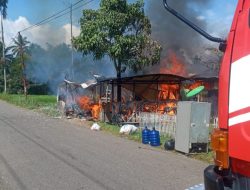 Damkar Kota Payakumbuh Padamkan Kebakaran Warung Warga Di Sungai Kamuyang