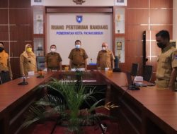 Gubernur bersama OJK Kukuhkan tim Percepatan Akses Keuangan Daerah kabupaten/kota serta Launching Pembiayaan Melawan Rentenir. Ini yang dibahas!