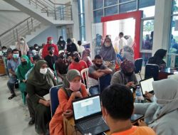 Luar Biasa, Warga Payakumbuh Utara Serbu Kantor Camat Buat Ikut Divaksin