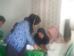 Vaksinasi Door to Door di Kelurahan Tiakar Kota Payakumbuh
