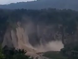Tebing di Ngarai Sianok Bukitttinggi Longsor