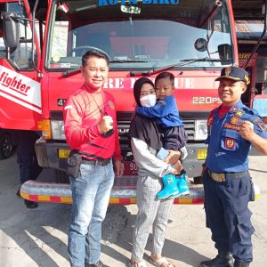 Adam, Bocah 3 Tahun Di Payakumbuh Yang Begitu Menyukai Pemadam Kebakaran