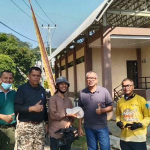 Spontan, Wali Kota Payakumbuh Memberikan Topi Yang Sedang Dipakai Kepada Host Otaki, Denai TV