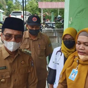 Bupati Safaruddin : ” Infrastruktur Puskesmas Pakan Rabaa Perlu Ditingkatkan