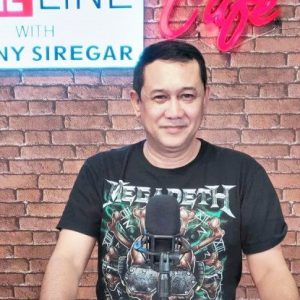 Sindir Mahasiswa, Denny Siregar : Jalanan Buat Laki ,Bukan Buat Anak Mamah