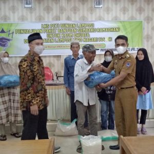 LKS Peti Bunian Salurkan Sembako Untuk Kaum Dhuafa