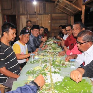 Perkuat Silaturahmi Zulmaeta Makan Basamo di Ateh Daun dengan Tokoh Koto Nan Gadang