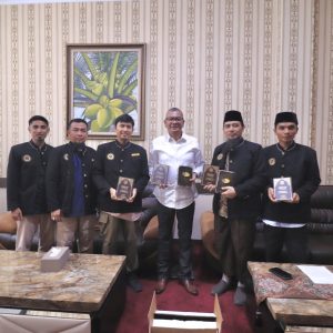 Wako Riza Falepi Terima 200 Al Quran Dari Atase Agama Kedubes Arab Saudi