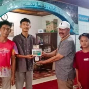 Edward DF Serahkan Hadiah Lomba Nuzulul Quran Di Koto Baru Simalanggang