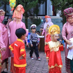 Ratusan Anak TK Dan Kober Meriahkan Pawai Himpaudi Payakumbuh Barat
