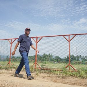 Setelah Lapangan Bola, Riza Juga Buatkan Trek Lari