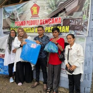 Korban Bencana Gempa Pasaman Terima Bantuan Dari Wulan Denura Dan Srikandi PP