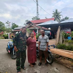Rumah Warga Diterjang Puting Beliung, Ini Yang Dilakukan Serda Dedi Supari