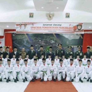 Bupati Kukuhkan Paskibraka Lima Puluh Kota