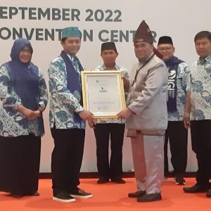 Luar Biasa! Kepala Dinas Pendidikan Kota Payakumbuh Dr. Dasril M.Pd Raih Penghargaan Nasional Anugerah Pendidikan Indonesia (API) 2022