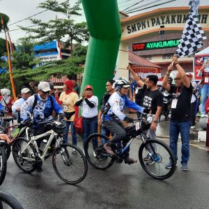 Erwin Yunaz Ikut Lepas Gowes Merdeka Iluni SMPN 1 Payakumbuh