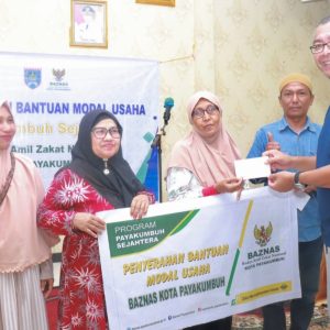 WALI KOTA RIZA FALEPI SERAHKAN BANTUAN BAZNAS KE RATUSAN WARGA KURANG MAMPU