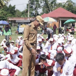 HKGN 2022, 832 MURID SD PRAKTIK SIKAT GIGI DI DEPAN BUPATI SAFARUDDIN