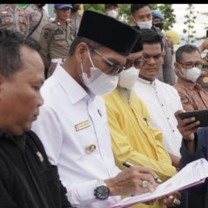 BUPATI SAFARUDDIN PUJI AKSI DAMAI TOLAK KENAIKAN HARGA BBM MAHASISWA POLITANI