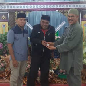 Khatam Al-Qur’an di Masjid Al-Husna Tambago, Edward DF Nyumbang Bintang Emas