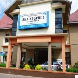 Wisuda Tahfizd SMA 3 Payakumbuh, Joni Hendri Sumbang Hadiah Utama Umroh
